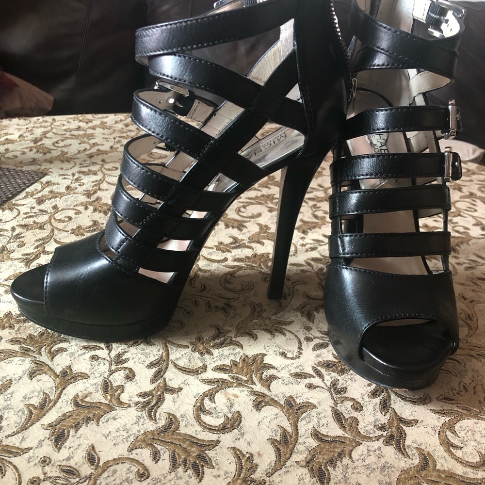 Cool Ladies Platform Sandals by Michael Kors.